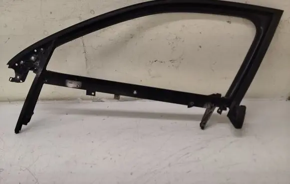 Audi A4 S4 B7 8E 8H Front door window/glass frame 8E0837629