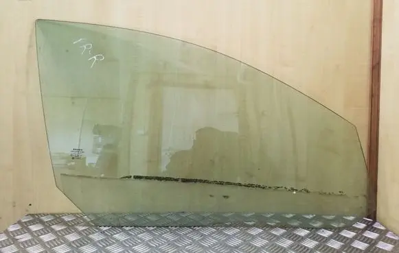 Volvo XC70 Front door window glass four-door