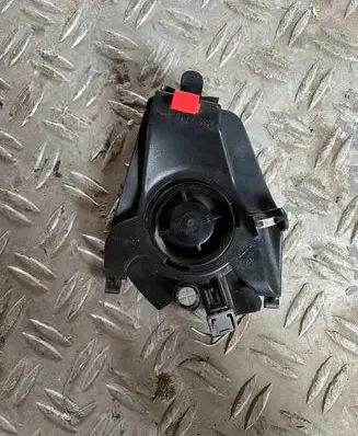 Volvo XC70 Front door speaker 8633992 05W44