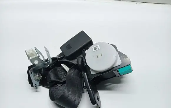 Mazda 6 Middle seatbelt (rear) T86376T