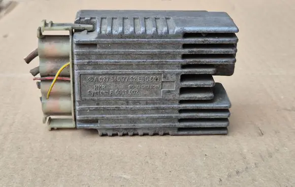 Mercedes-Benz E W212 Fan control module A0275457732 E5001002