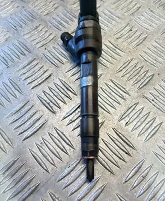 BMW 5 F10 F11 Fuel injector 7810702 0445110595