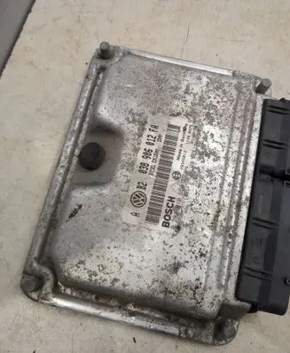 Volkswagen Golf V Engine control unit/module 038906012FA 0281010650 28SA5013