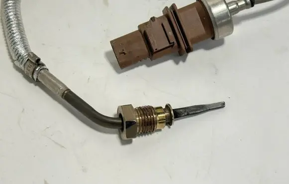 Audi A4 S4 B9 8W Exhaust gas temperature sensor 8W0919529J 44886