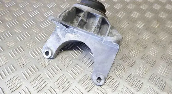 Engine mount bracket