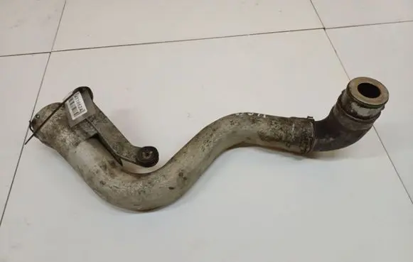 Volkswagen Touran I Intercooler hose/pipe 038131111B