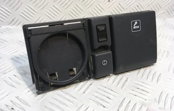 Mercedes-Benz Vito Viano W638 Cup holder A6388130302