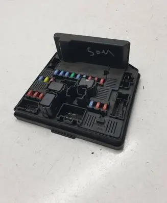 Nissan Qashqai Fuse module 284B7JD00B 519228324 1018777525
