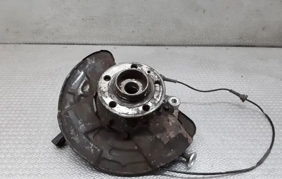 Front wheel hub spindle knuckle