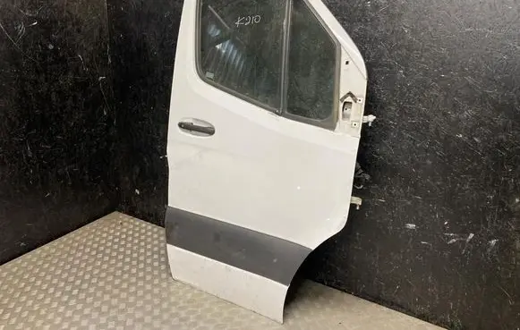 Mercedes-Benz Sprinter W907 W910 Front door 