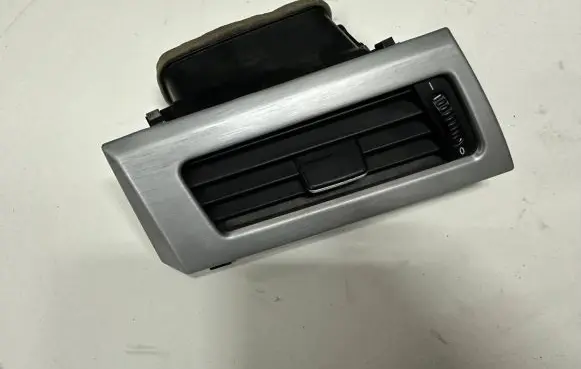 BMW 5 E60 E61 Dash center air vent grill 64226910731 14121810