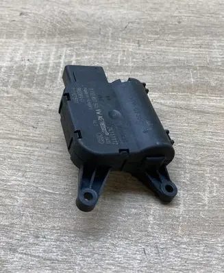 Volkswagen Touran I Air flap motor/actuator 1K0907511 0132801345