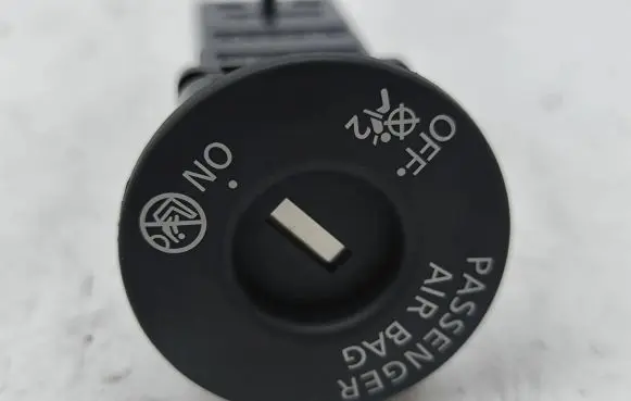 Passenger airbag on/off switch