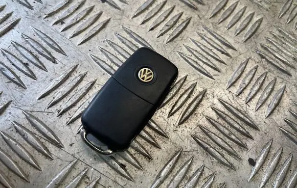 Volkswagen Golf VI Ignition key/card 5K0837202