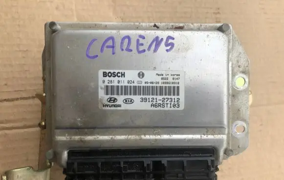 KIA Carens I Engine control unit/module 0281011024