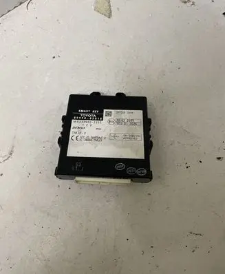 Toyota Auris 150 Door central lock control unit/module 8999002010