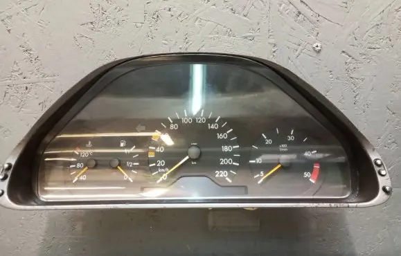Mercedes-Benz E W210 Speedometer (instrument cluster) 2105401248