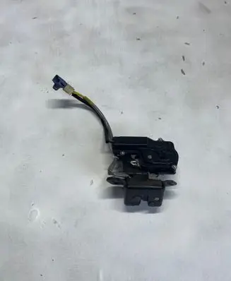 Toyota Corolla Verso AR10 Loading door lock 