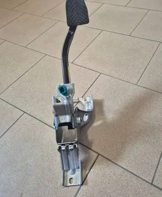 Hyundai i40 Brake pedal 328003Z350