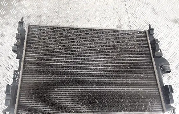 Dacia Duster Coolant radiator 8200735039