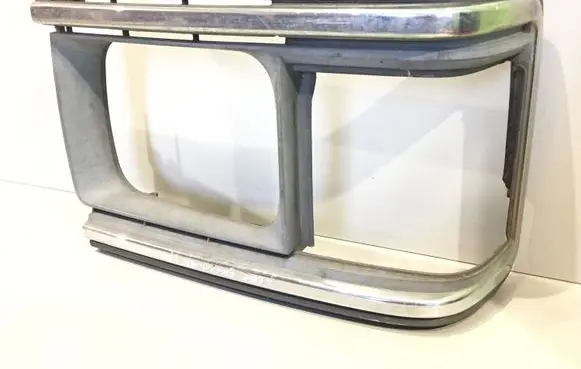 Under headlight/headlamp trim