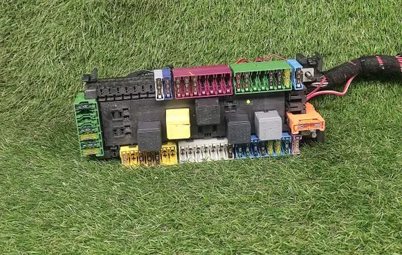Mercedes-Benz GL X166 Fuse module A1669063901