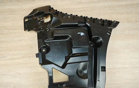 BMW 8 G16 Rear bumper mounting bracket 8075302