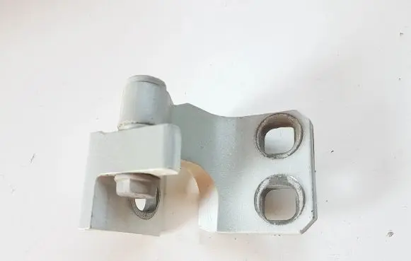 Fiat 500X Front door lower hinge B986 68200963AA