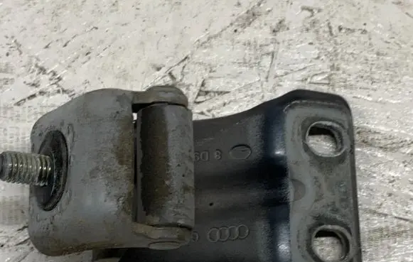 Audi A3 S3 8L Tailgate/trunk/boot hinge 8D9827299