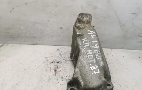 Audi A4 S4 B7 8E 8H Engine mounting bracket 8D0199307P