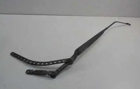Front wiper blade arm