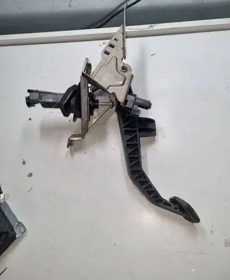 Ford Focus Clutch pedal BV617B633RD 11963M03