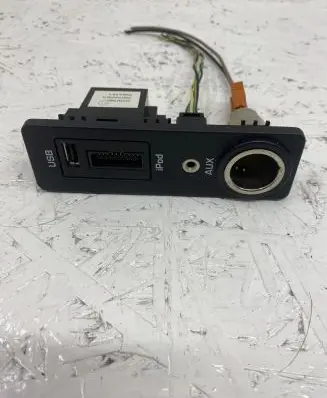 Jaguar XF X250 USB socket connector 8X2319C166