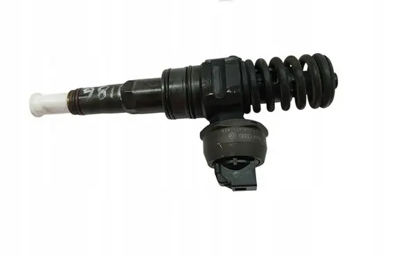 Volkswagen Touran I Fuel injector 038130073AG