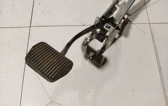 Volvo XC90 Brake pedal 