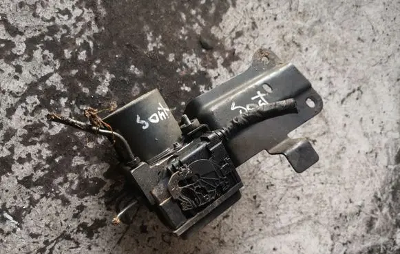 Hyundai Santa Fe ABS Pump 589102B350