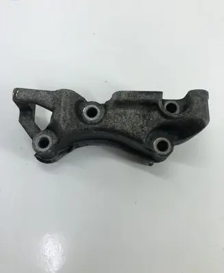 Peugeot 308 Engine mounting bracket 9673585780