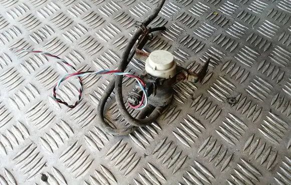 Renault Scenic I Turbo solenoid valve 7700113071