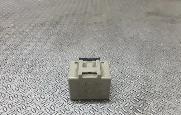 Toyota Echo Light relay 8198050030