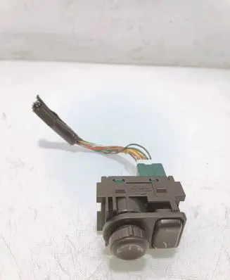 Nissan Qashqai Wing mirror switch