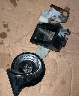 BMW 5 E60 E61 Horn signal 0092018