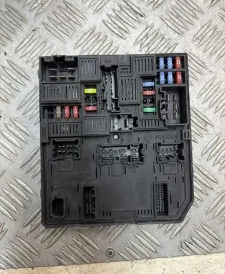 Nissan Qashqai Fuse module 284B74BA0A