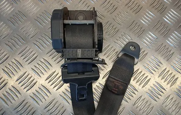Rear seatbelt