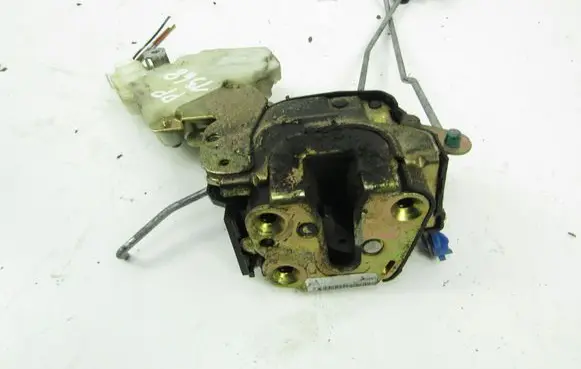 Nissan Almera Tino Front door lock 8055261U66