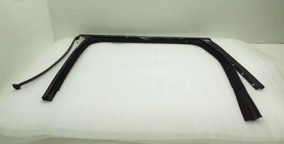 Porsche Cayenne (92A) Rubber seal rear door window/glass 