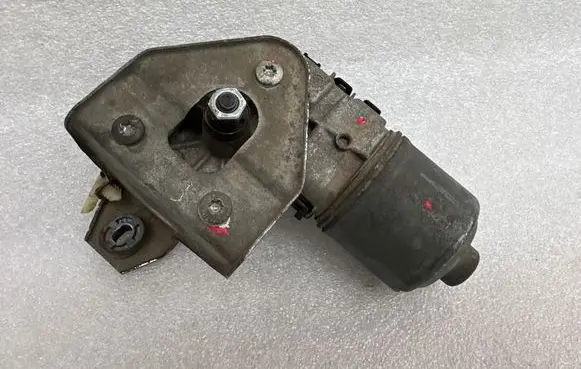 Front wiper linkage and motor