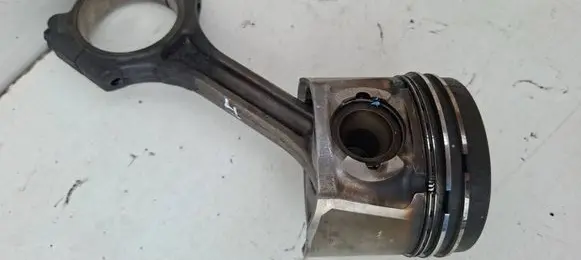 KIA Sportage Piston with connecting rod