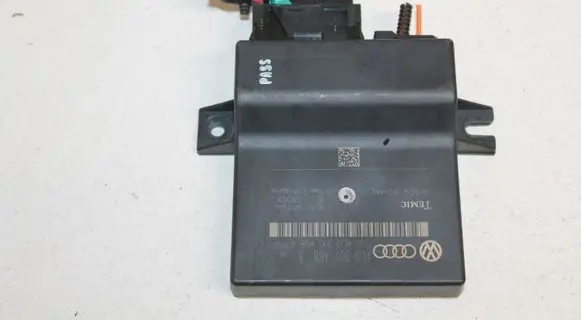 Audi A6 S6 C6 4F Gateway control module 4L0907468B