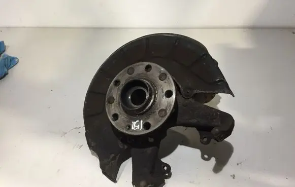 Skoda Octavia Mk2 (1Z) Front wheel hub spindle knuckle