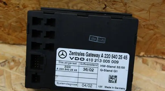 Mercedes-Benz S W220 Gateway control module 2205402545